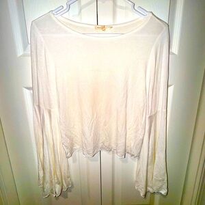 Wasabi & Mint Cream Flowy sleeve crop Blouse. Size Small.  EUC
